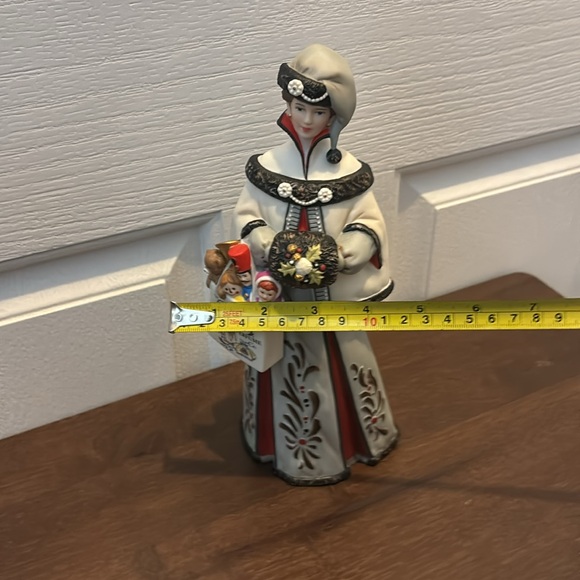 Avon Mrs Albee President’s Club Award Holiday figurine, collectors. - Picture 12 of 12